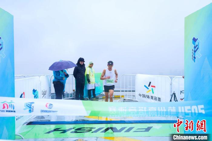 2024杭州高塔竞速赛吸引全球选手 全民健身热潮再