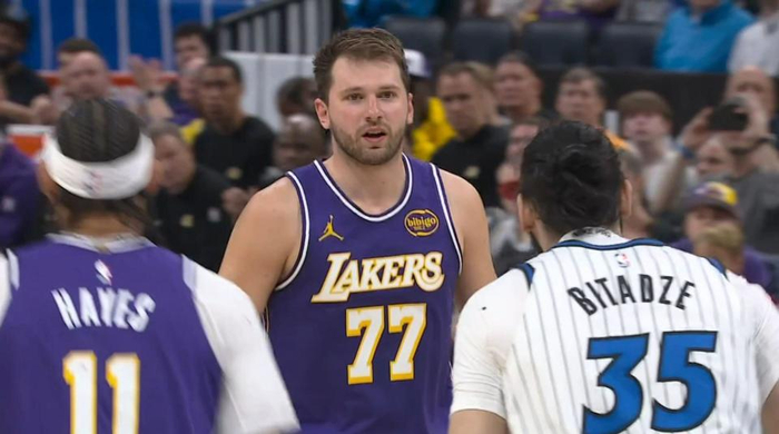 东契奇技犯撤销助湖人冲击十连胜