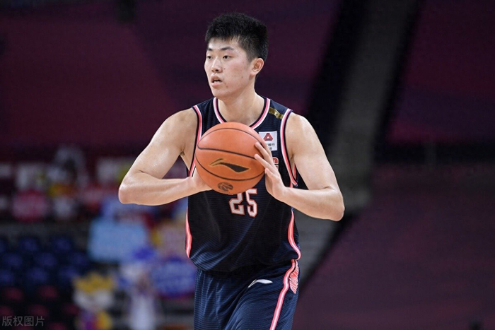 杜锋用人争议引热议 张皓嘉表现低迷成焦点