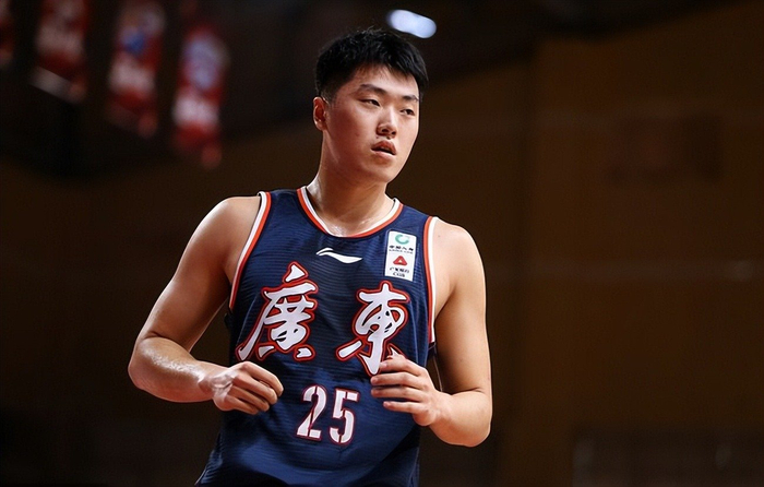 杜锋用人争议引热议 张皓嘉表现低迷成焦点