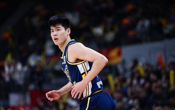 杜锋用人争议引热议 张皓嘉表现低迷成焦点