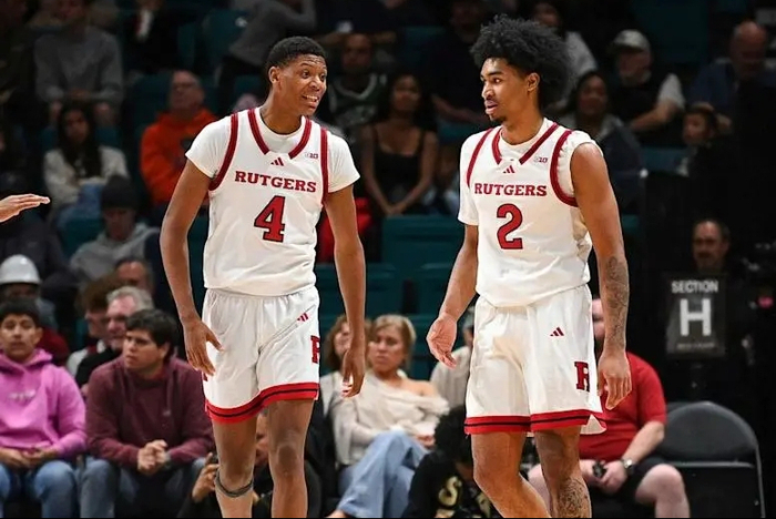 杨瀚森新秀赛季数据未达预期，开拓者或选马鲁