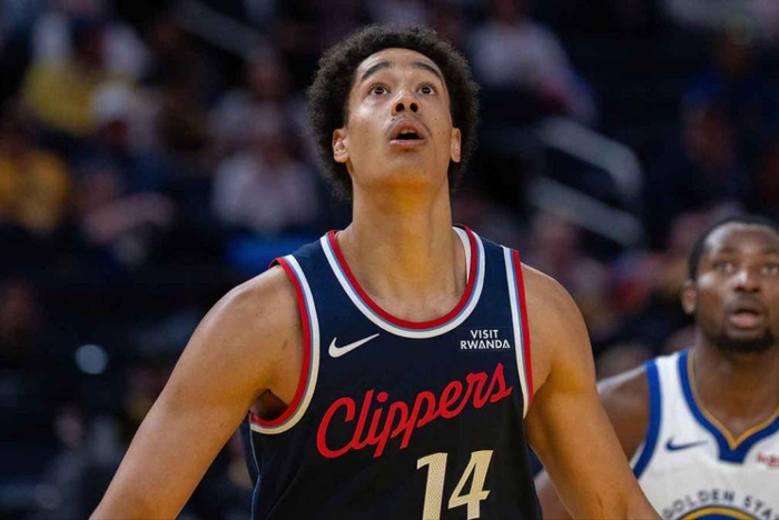 杨瀚森新秀赛季数据未达预期，开拓者或选马鲁