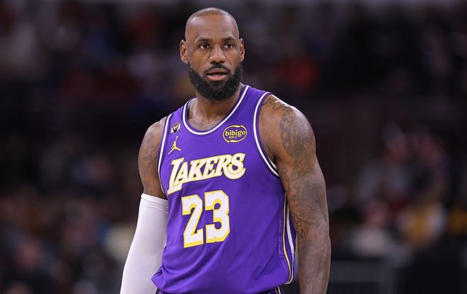 火箭湖人赢球后西部排名悬念再起，三队争冠格