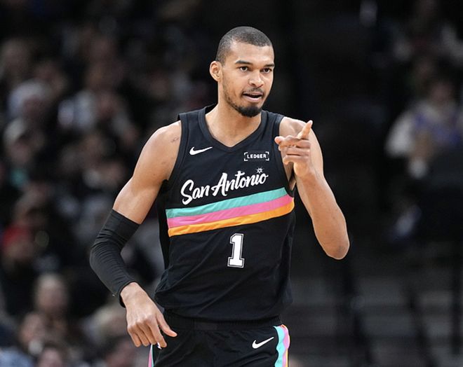 火箭湖人赢球后西部排名悬念再起，三队争冠格