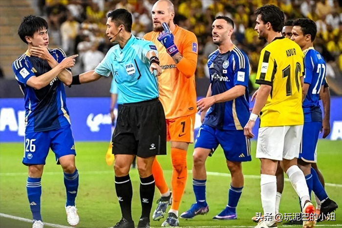 亚冠裁判马宁遭吉达联合主帅怒斥收钱黑哨引争
