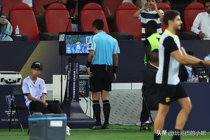 亚冠裁判马宁遭吉达联合主帅怒斥收钱黑哨引争