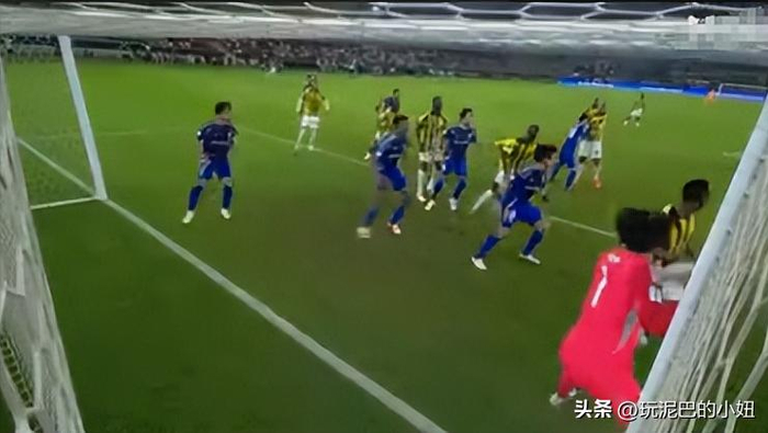 亚冠裁判马宁遭吉达联合主帅怒斥收钱黑哨引争