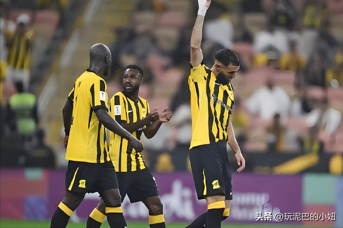 亚冠裁判马宁遭吉达联合主帅怒斥收钱黑哨引争