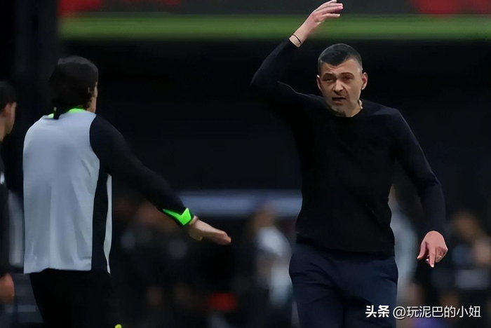 亚冠裁判马宁遭吉达联合主帅怒斥收钱黑哨引争