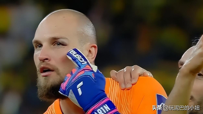 亚冠裁判马宁遭吉达联合主帅怒斥收钱黑哨引争