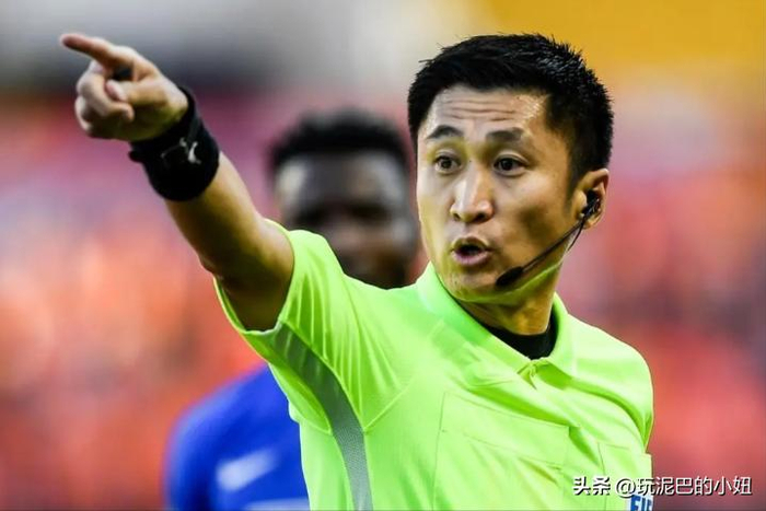 亚冠裁判马宁遭吉达联合主帅怒斥收钱黑哨引争