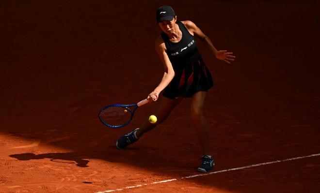 张帅马德里红土首胜终结六连败，晋级女单次轮